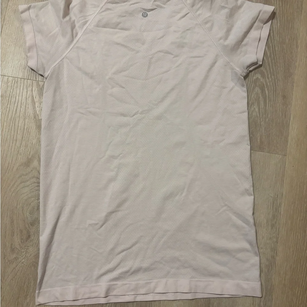 Women's lululemon swiftly tech Light Pink Short Sleeve Top - Picture 2 of 4